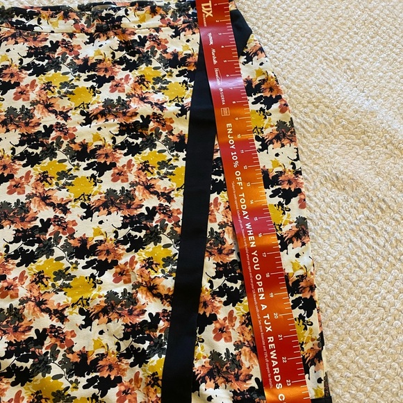 DE COLLECTION beautiful floral pencil Skirt/ size M - Picture 6 of 9